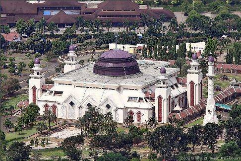 Masjid At-Tin (https://en.m.wikipedia.org/)