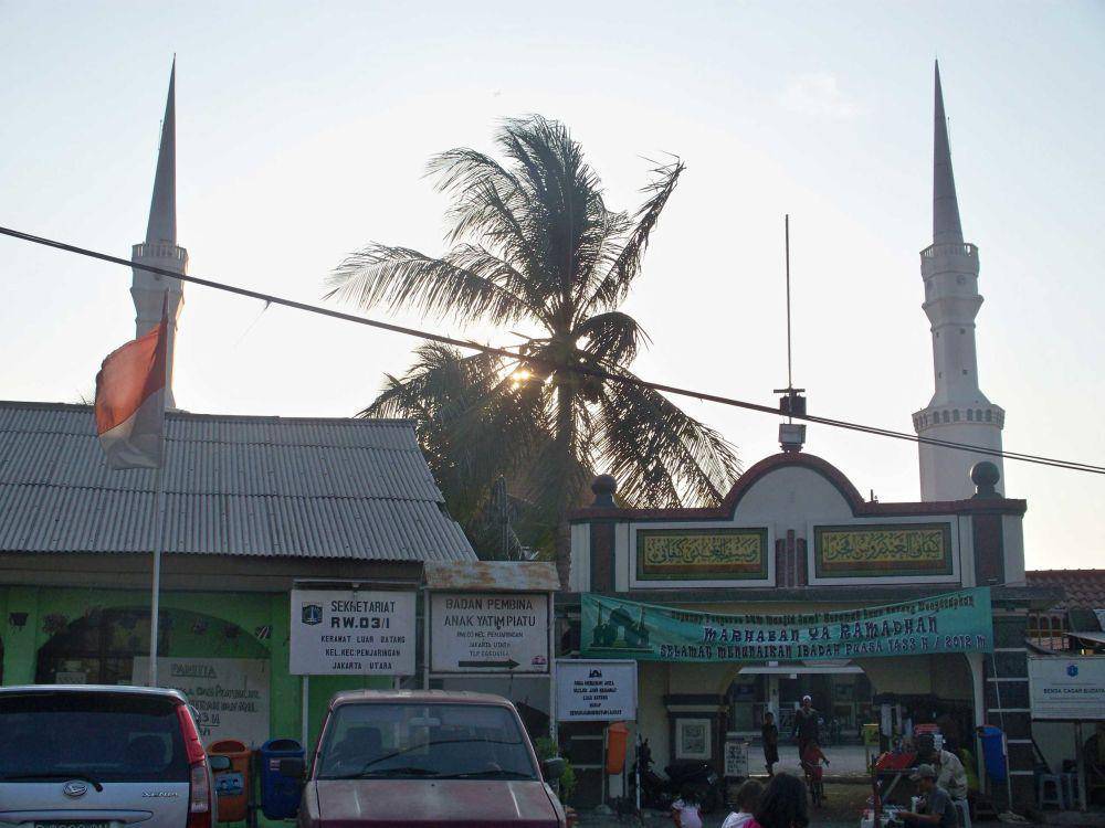 Masjid Luar Batang (https://id.wikipedia.org/)