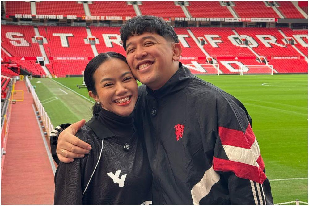 10 Potret Yura Yunita dan Suami ke Stadion Old Trafford di Manchester