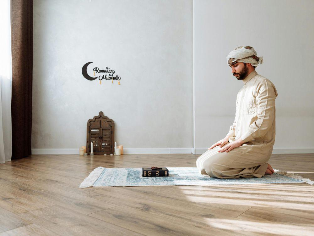 9 Dekorasi dan Furnitur untuk Musala di Rumah, Estetis dan Fungsional