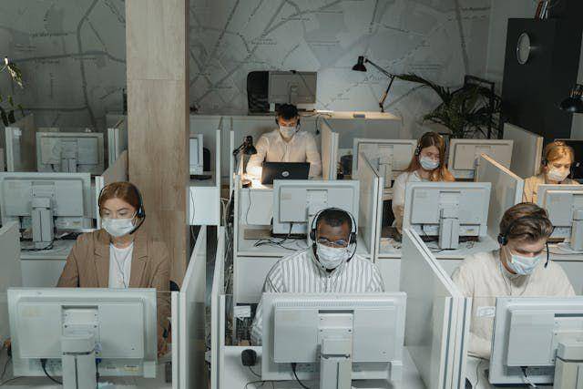 ilustrasi call center (pexels.com/Tima Miroshnichenko)