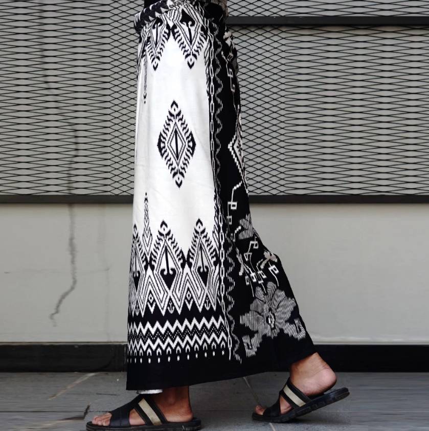 Kanjeng Pop Series Motif Rhombus (shopee.co.id/Sarung Kanjeng Official Shop)