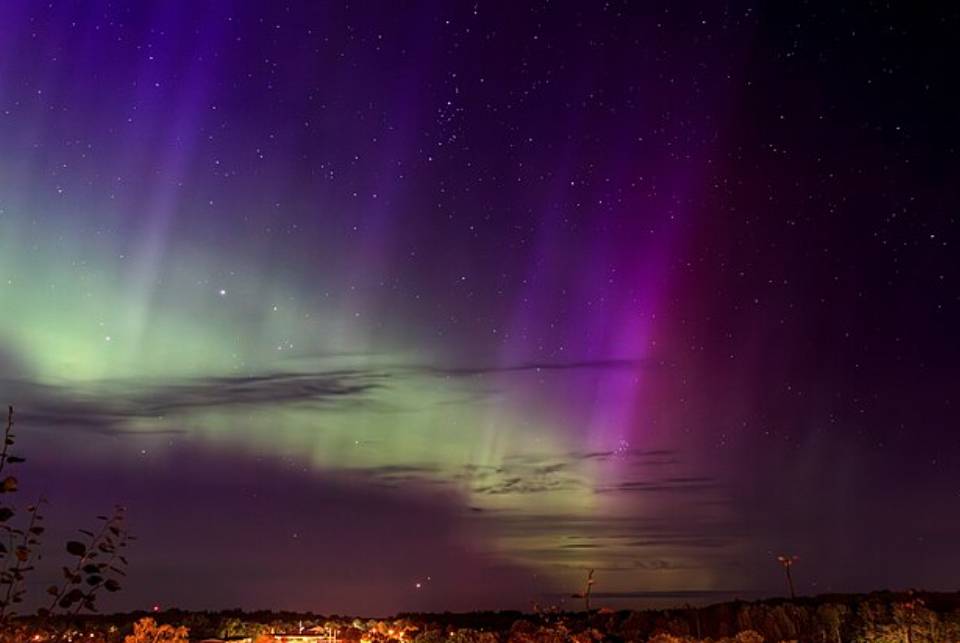 ilustrasi Aurora Borealis (commons.wikimedia.org/W.carter)