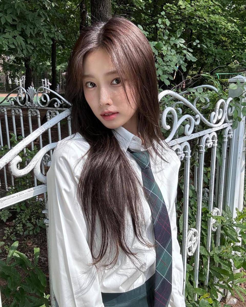 Potret Kang Hye Won (instagram.com/hyemhyemu)