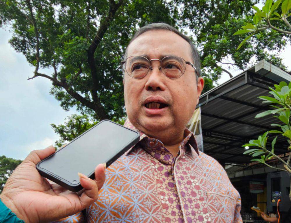 Wakil Ketua Komisi IX DPR RI, Yahya Zaini saat sidak di Pasar Oro-Oro Dowo.(IDN Times/Rizal Adhi Pratama)