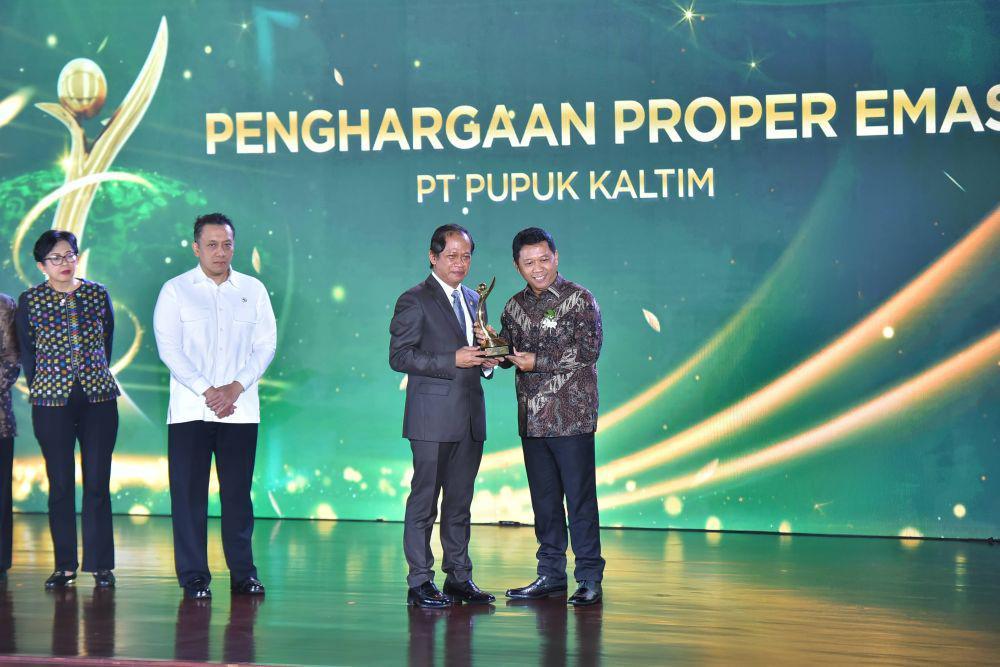 Komitmen Jaga Lingkungan, Pupuk Kaltim Sabet Penghargaan Emas dari KLH