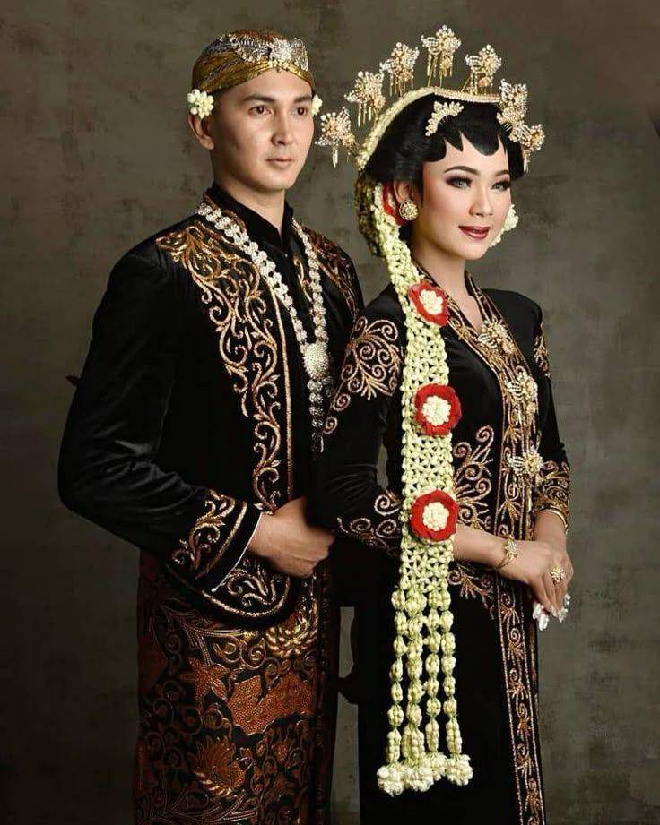 Ilustrasi baju mantenan khas Jawa Timur (pinterest.com/@Natalie N. Bookman)