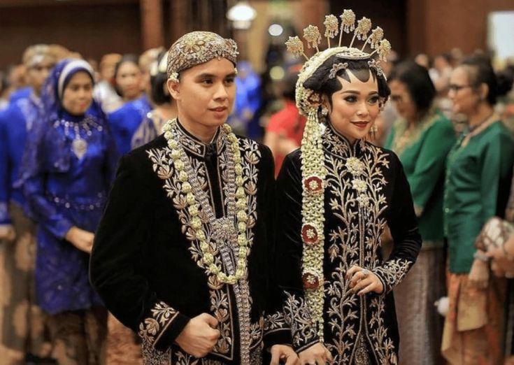 7 Pakaian Adat Jawa Timur dan Ciri Khasnya
