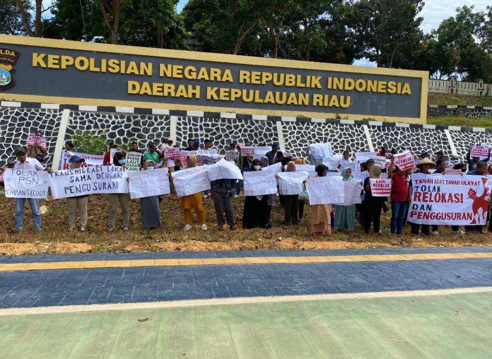 Aksi unjuk rasa warga Pulau Rempang di Polda Kepri (IDN Times/Putra Gema Pamungkas)