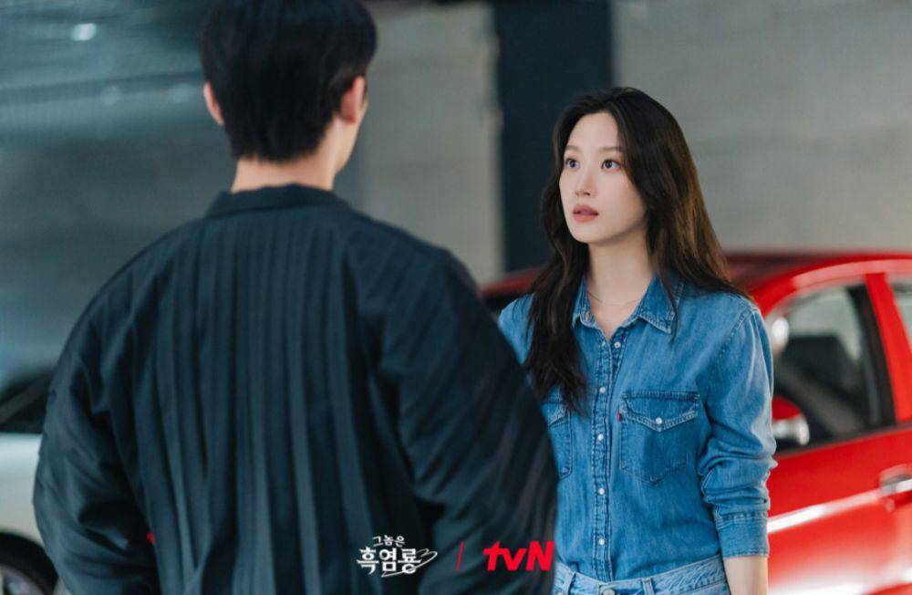 Still cut My Dearest Nemesis (dok. tvN/My Dearest Nemesis)