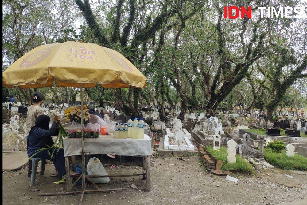 Suasana makam Mandailing di Kota Medan (IDN Times/Indah Permata Sari)