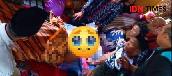 Foto jasad korban saat disemayamkan di rumah duka di Desa Lere Kecamatan Parado (Dok/Istimewa)