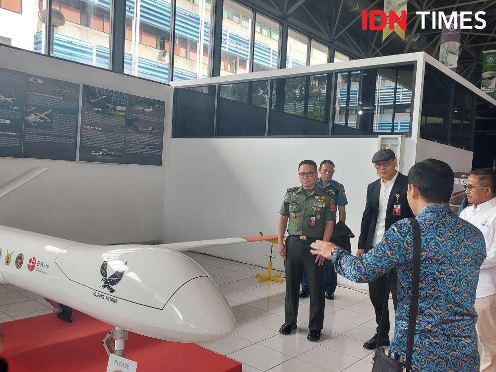 Drone Medium Altitude Long Endurance (MALE) buatan PT Dirgantara Indonesia. (IDN Times/Santi Dewi)