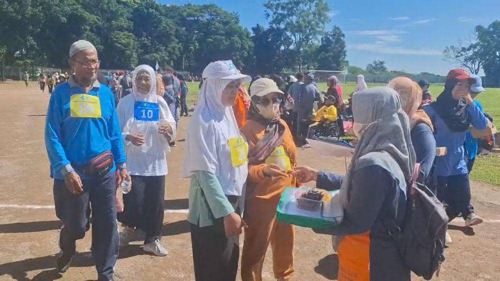 Sebanyak 279 CJH Magetan jalani tes pengukuran kebugaran jasmani di Stadion Yosonegoro. IDN Times/ Riyanto.