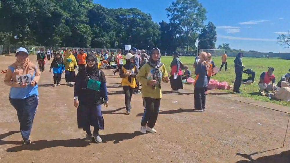 Sebanyak 279 CJH Magetan jalani tes pengukuran kebugaran jasmani di Stadion Yosonegoro. IDN Times/ Riyanto.