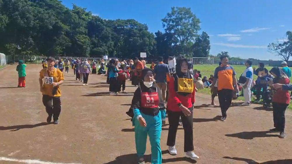 Sebanyak 279 CJH Magetan jalani tes pengukuran kebugaran jasmani di Stadion Yosonegoro. IDN Times/ Riyanto.