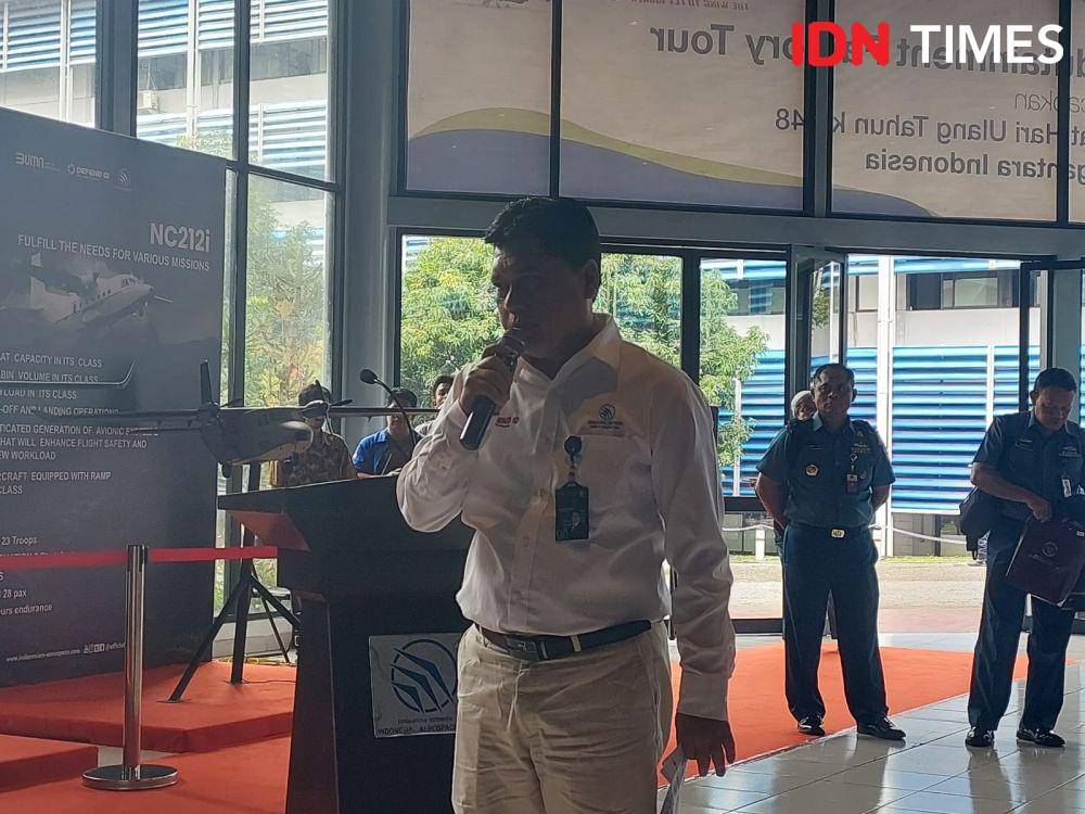 Direktur PT Dirgantara Indonesia (DI), Gita Amperiawan ketika memberi penjelasan kepada media. (IDN Times/Santi Dewi)