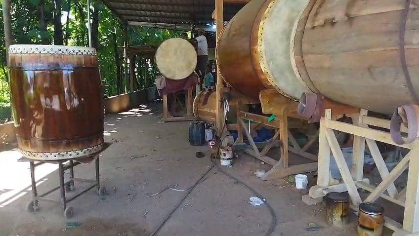 Usaha pembuatan perajin bedug di desa Sugihwaras Kecamatan Sukomoro Magetan. IDN Times/ Riyanto.