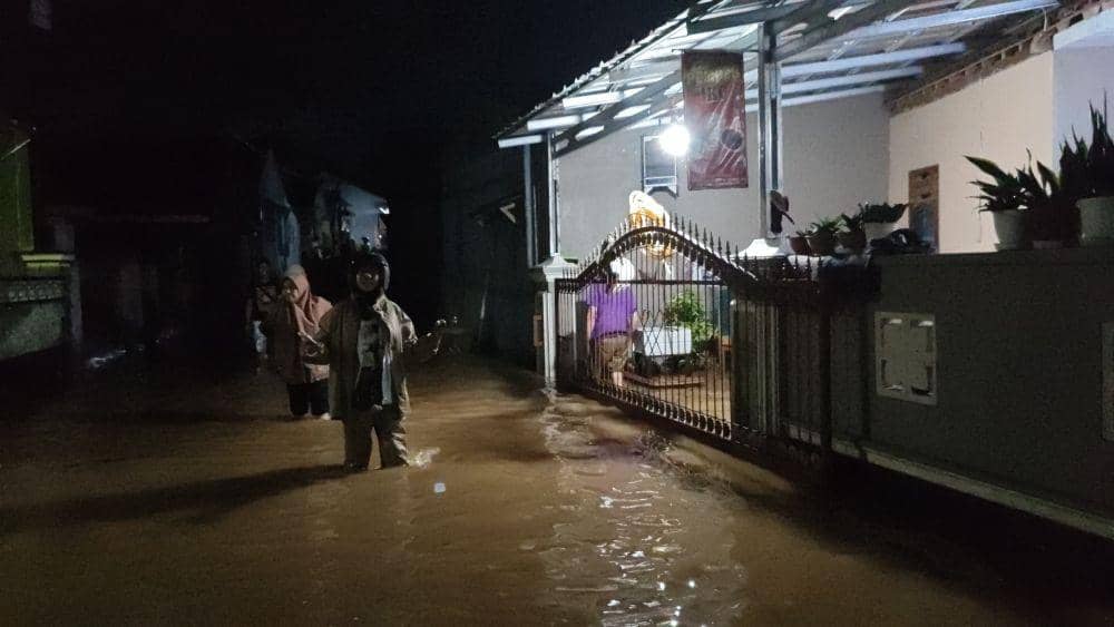 Banjir di wilayah Nunyai, Rajabasa, Bandar Lampung. (IDN Times/Muhaimin)