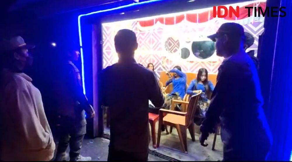 Tim gabungan melakukan razia cipta kondisi di tempat hiburan malam. (IDN Times/istimewa).
