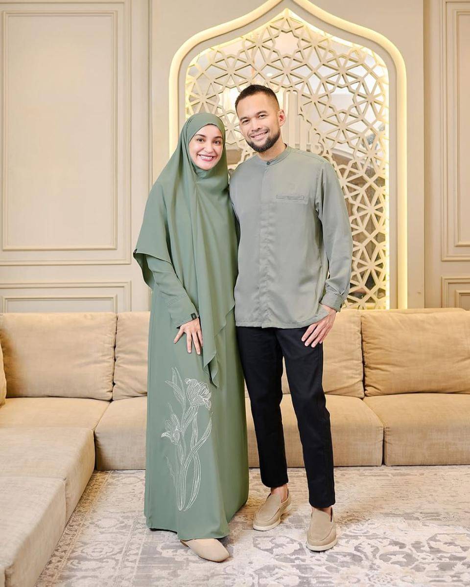 potret inspirasi busana muslim couple ala Shireen Sungkar dan Teuku Wisnu