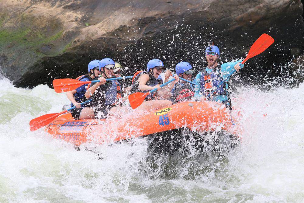 ilustrasi arung jeram (unsplash.com/Jackalope West)