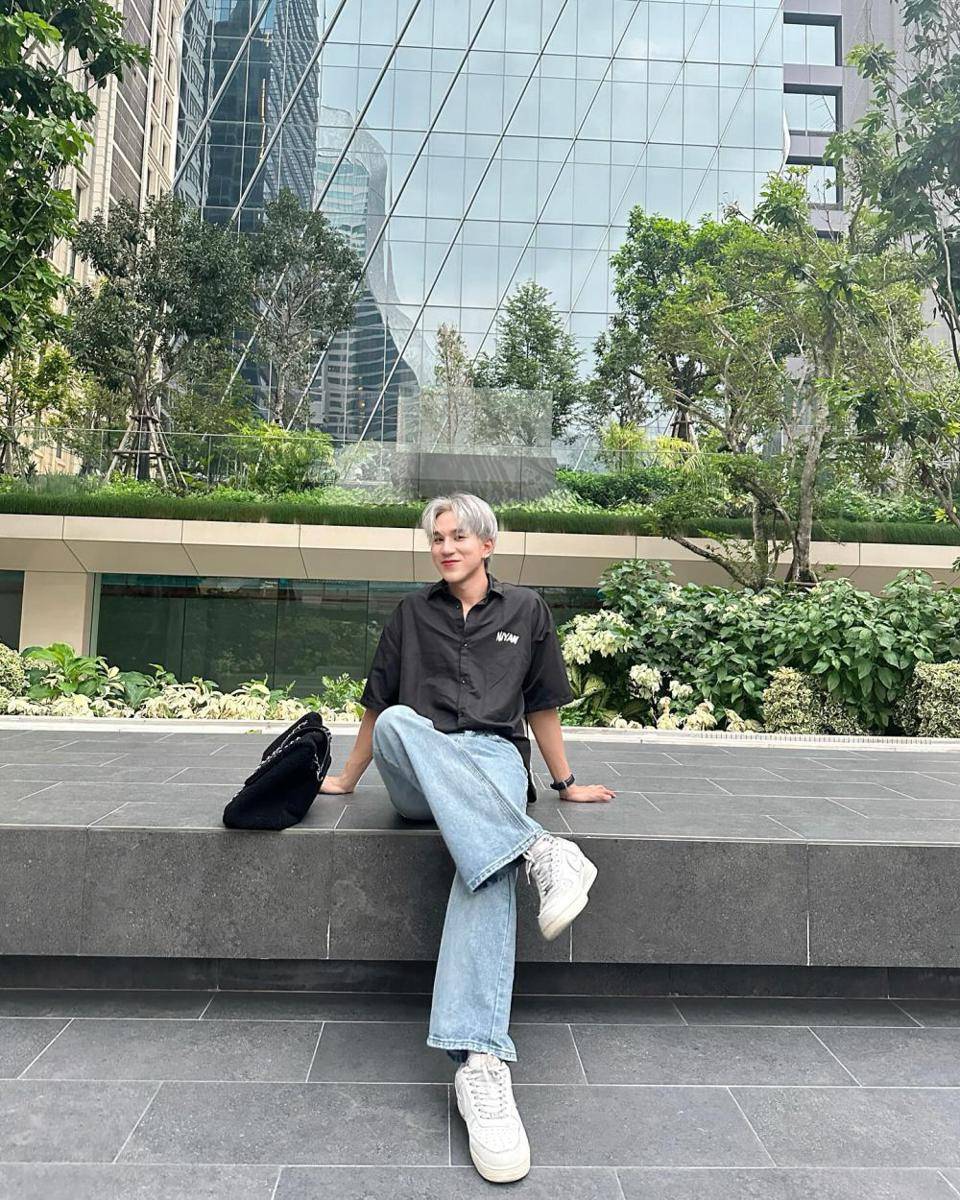 OOTD pakai kemeja ala Chanakan Daungjan (instagram.com/pplyply.d)
