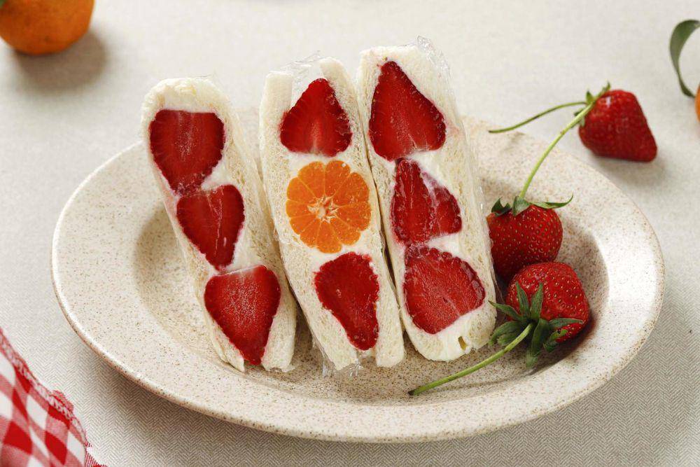 ilustrasi japanese fruit sandwich (vecteezy.com/ikarahma)