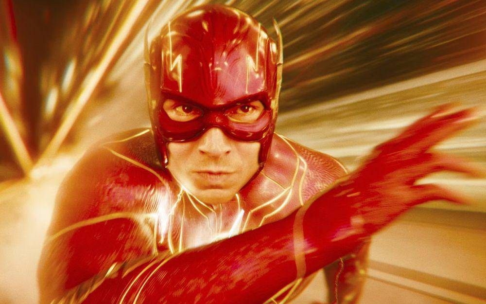 Ezra Miller sebagai The Flash dalam The Flash (dok. DC Studios/The Flash)