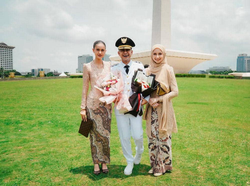 7 Inspirasi OOTD Avi Basalamah, Istri Pejabat dengan Gaya Menawan