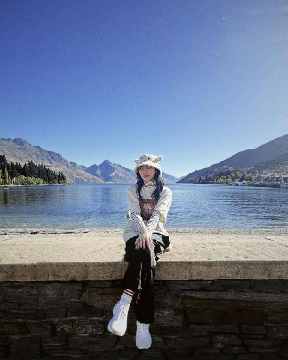 potret bulan madu Isyana Sarasvati (instagram.com/isyanasarasvati)