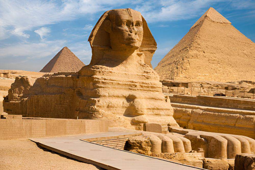 Patung Sfinks Agung Giza (istockphoto.com/pius99)