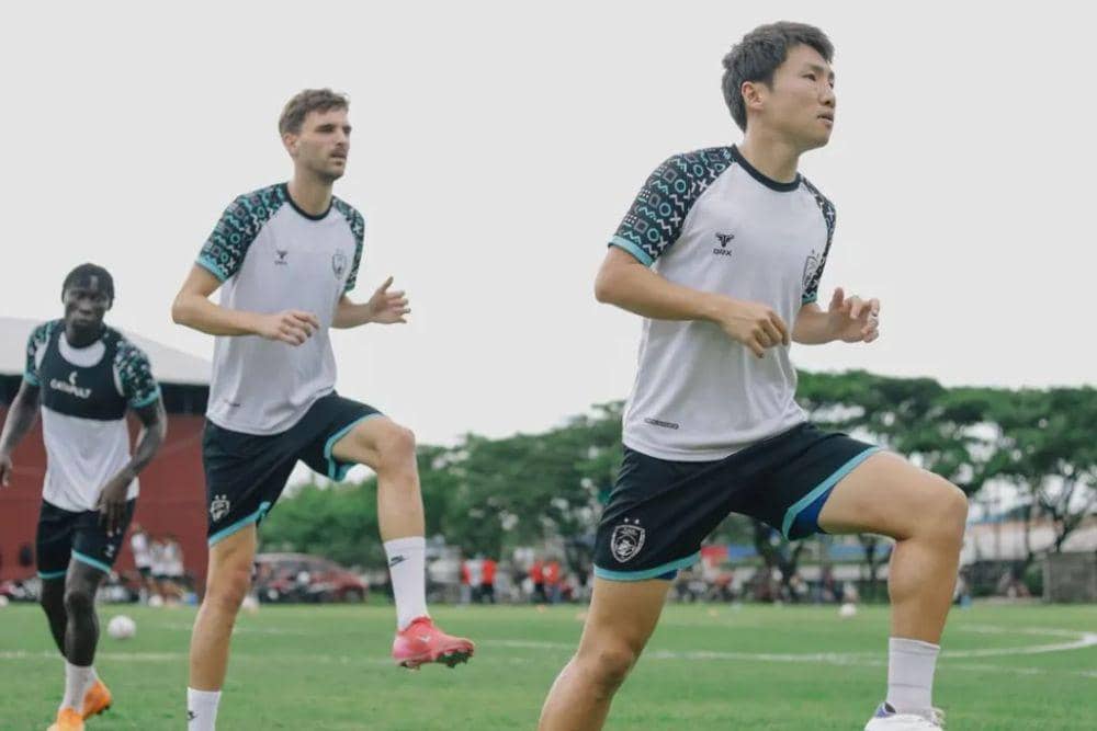 Para pemain PSM Makassar dalam sesi latihan rutin di Lapangan Bosowa Sport Centre Makassar pada Rabu 26 Februari 2025. (Instagram.com/psm_makassar)