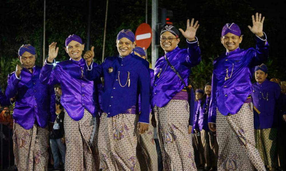 Pakaian adat Kediren (Polres Kediri Kota)
