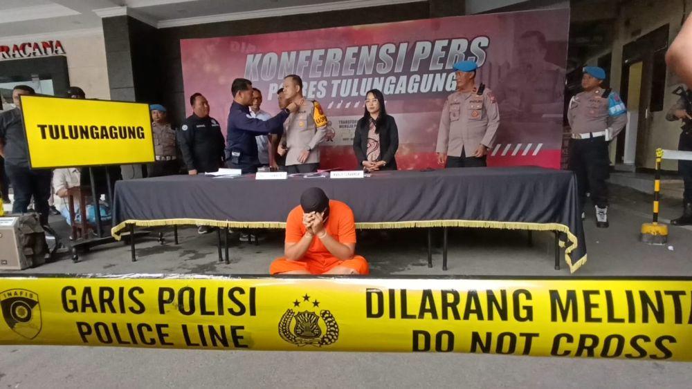 Ilustrasi. Tersangka kasus penggelapan mobil di sebuah showroom di Tulungagung. IDN Times/ Bramanta Pamungkas