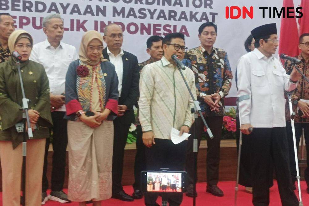 Menko PM Muhaimin usai Rapat Tingkat Menteri di Kantor Kemenko PM, Kamis (27/02/20205). (IDN Times/Dini Suciatiningrum)