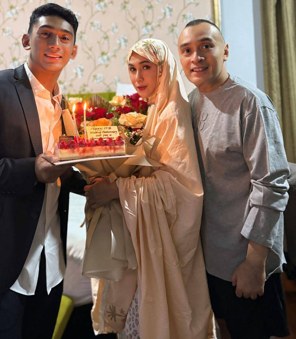 anniversary Marini Zumarnis dan suami (Instagram.com/marinizumarnisreal)
