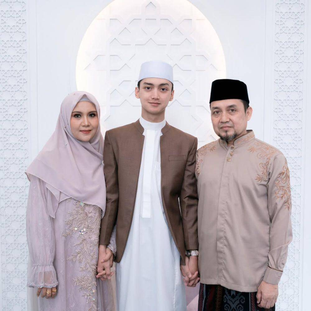 Momen lamaran Guz Azmi (instagram.com/laila_syadzili_askandar)