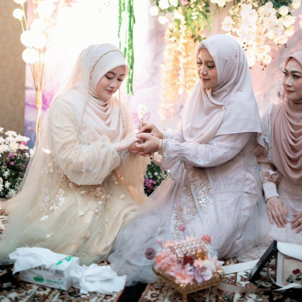 Momen lamaran Guz Azmi (instagram.com/laila_syadzili_askandar)
