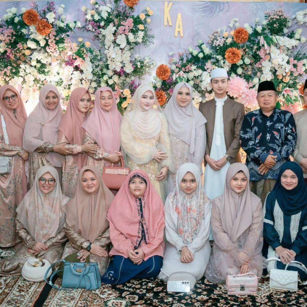 Momen lamaran Guz Azmi (instagram.com/laila_syadzili_askandar)