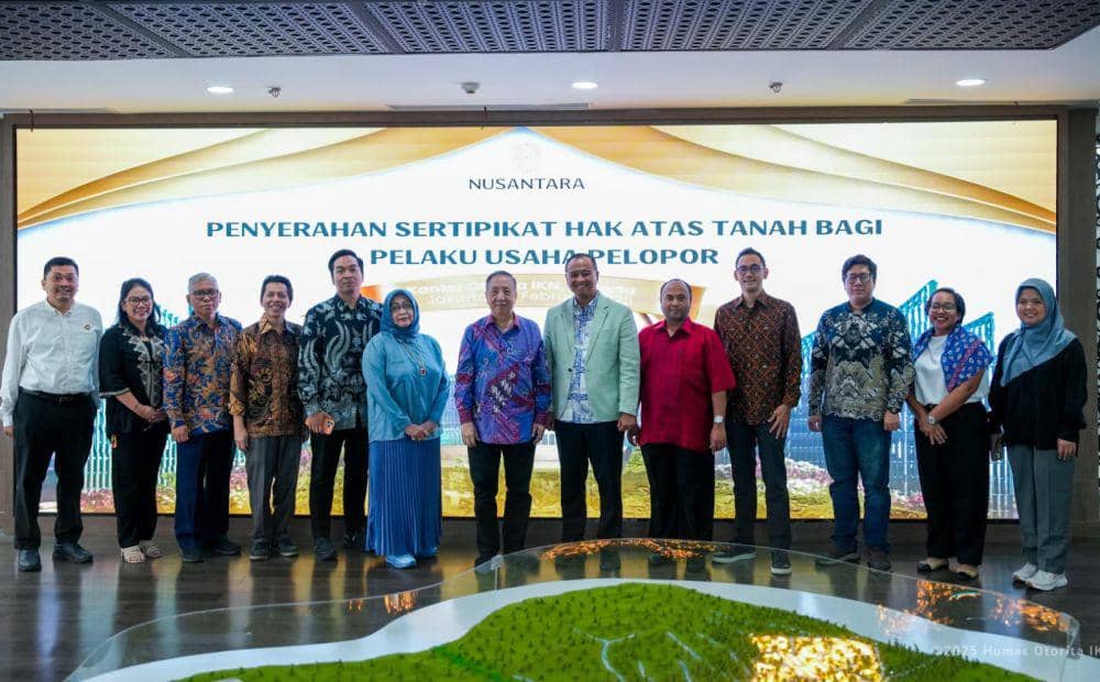 Empat Pelaku Usaha Pelopor di IKN Terima Sertifikat Hak Atas Tanah