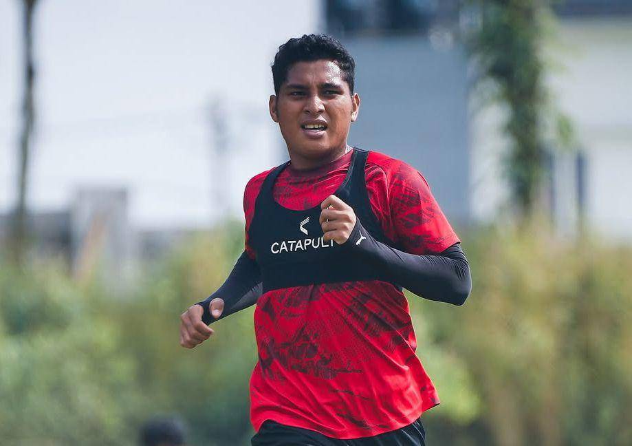 Salim Tuharea saat melakukan sesi latihan bersama Arema FC. (Dok. Media Officer Arema FC)