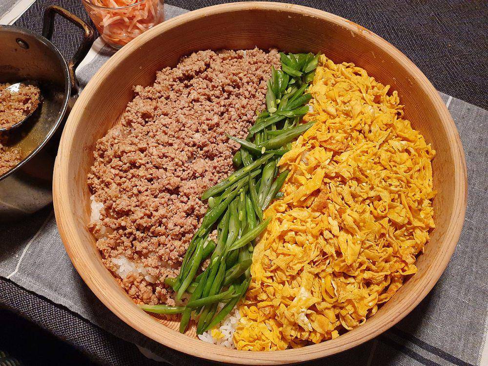 ilustrasi donburi (commons.wikimedia.org/Syced)