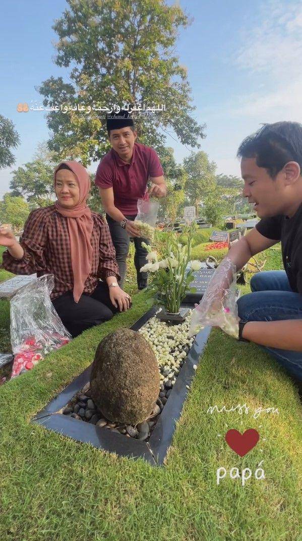 artis ziarah ke makam keluarga jelang Ramadan (instagram.com/deasahirah)
