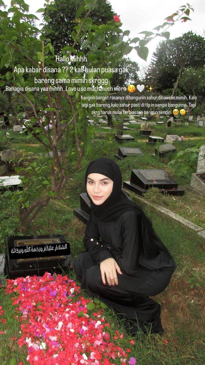 artis ziarah ke makam keluarga jelang Ramadan (instagram.com/elinaaaaajoerg)