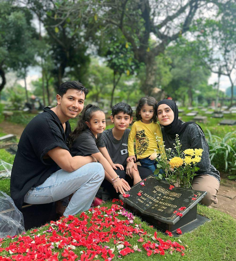 artis ziarah ke makam keluarga jelang Ramadan (instagram.com/fairuzarafiq)