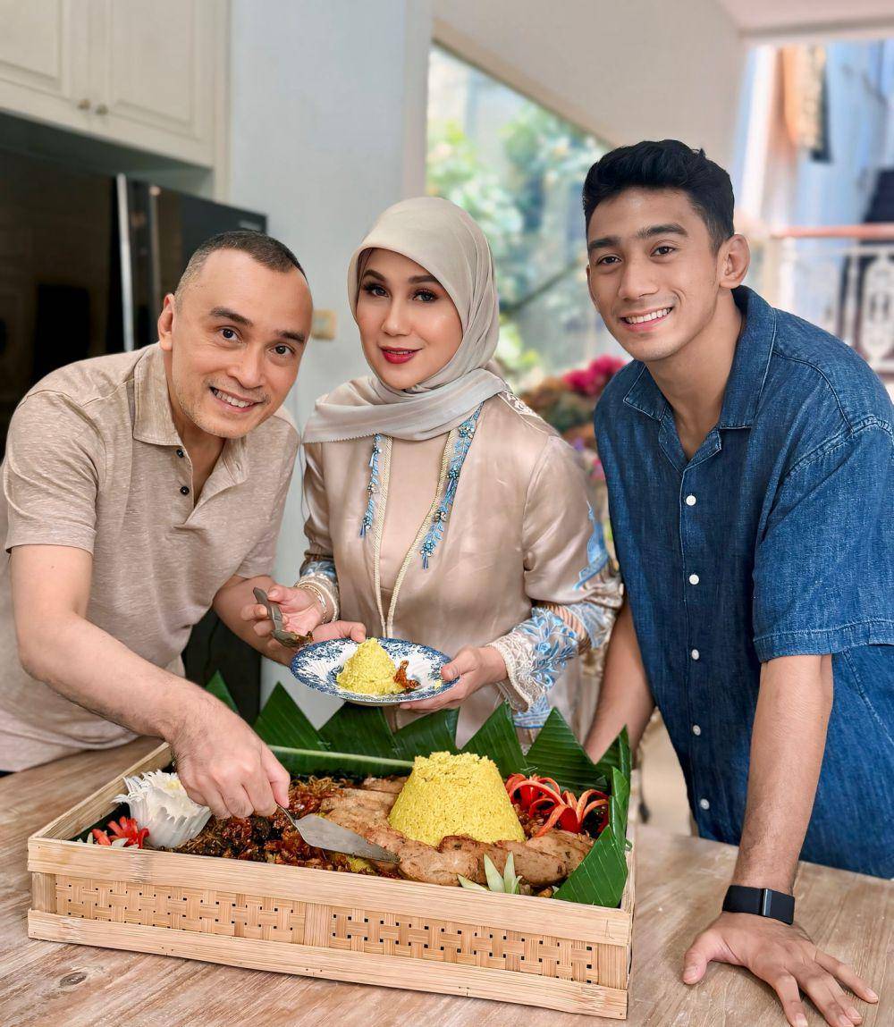 anniversary Marini Zumarnis dan suami (Instagram.com/marinizumarnisreal)