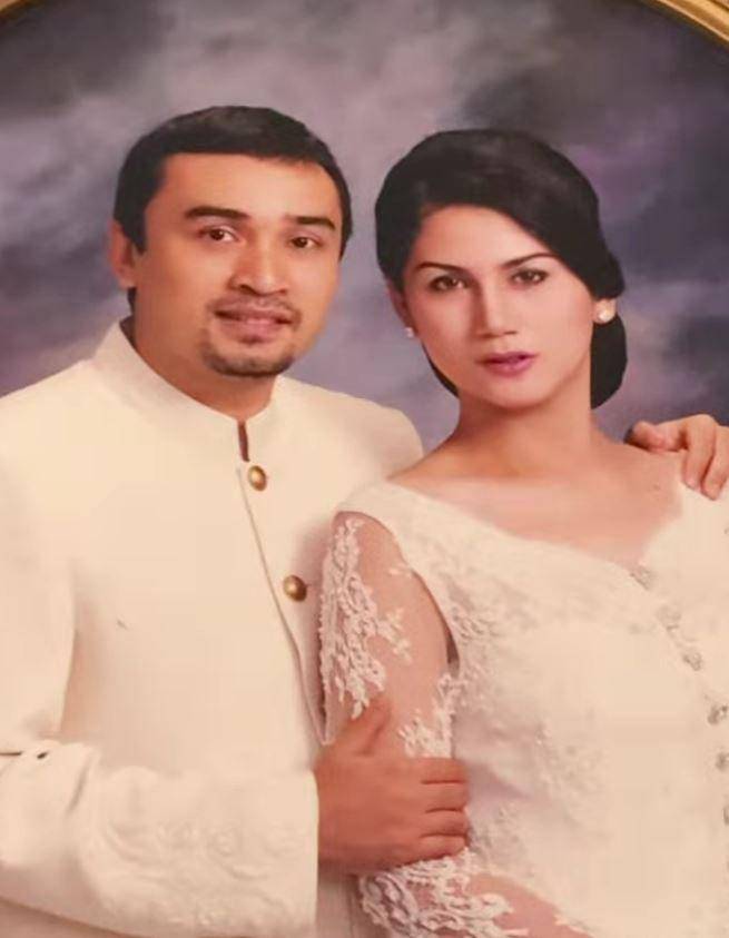 anniversary Marini Zumarnis dan suami (Instagram.com/marinizumarnisreal)
