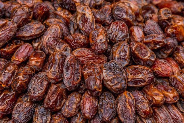 ilustrasi kurma tanpa tambahan gula (unsplash.com/Florentina Tilvic)