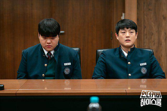 Shin Joon Hang dan Jang Sung Bum di Undercover High School (dok. MBC/Undercover High School)